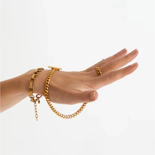 Golden Leaf Bangle – 18K Yellow Gold, 7-inch, Intricate Leaf Pattern